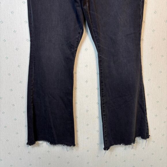 American Eagle Curvy Super High Rise Flare Jeans size 14 Short Dark Wash Ripped - Picture 7 of 10